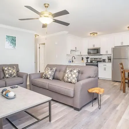 Hillside Cove - Plank Suite